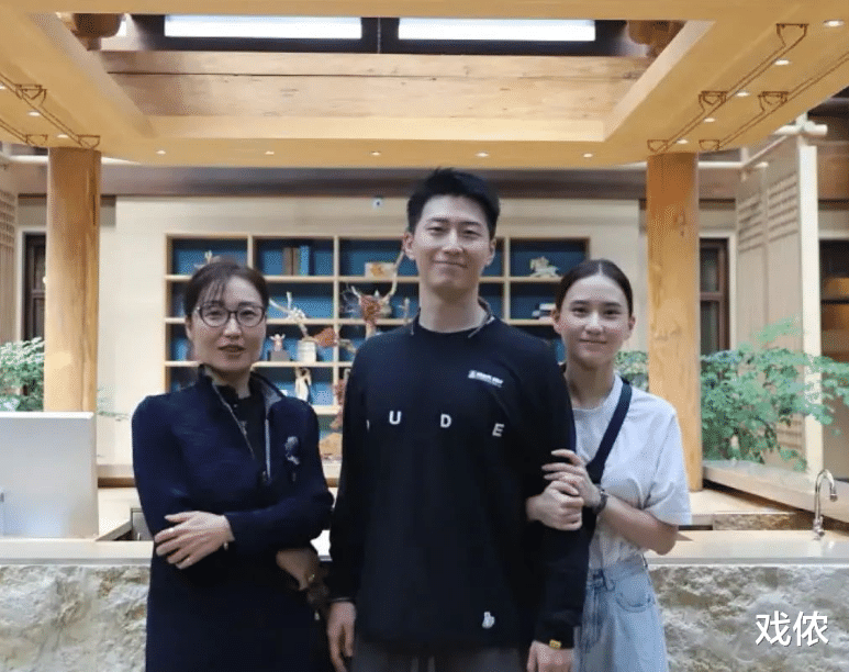 窦骁何超莲分居，不对等的感情，终究经不住时间的考验