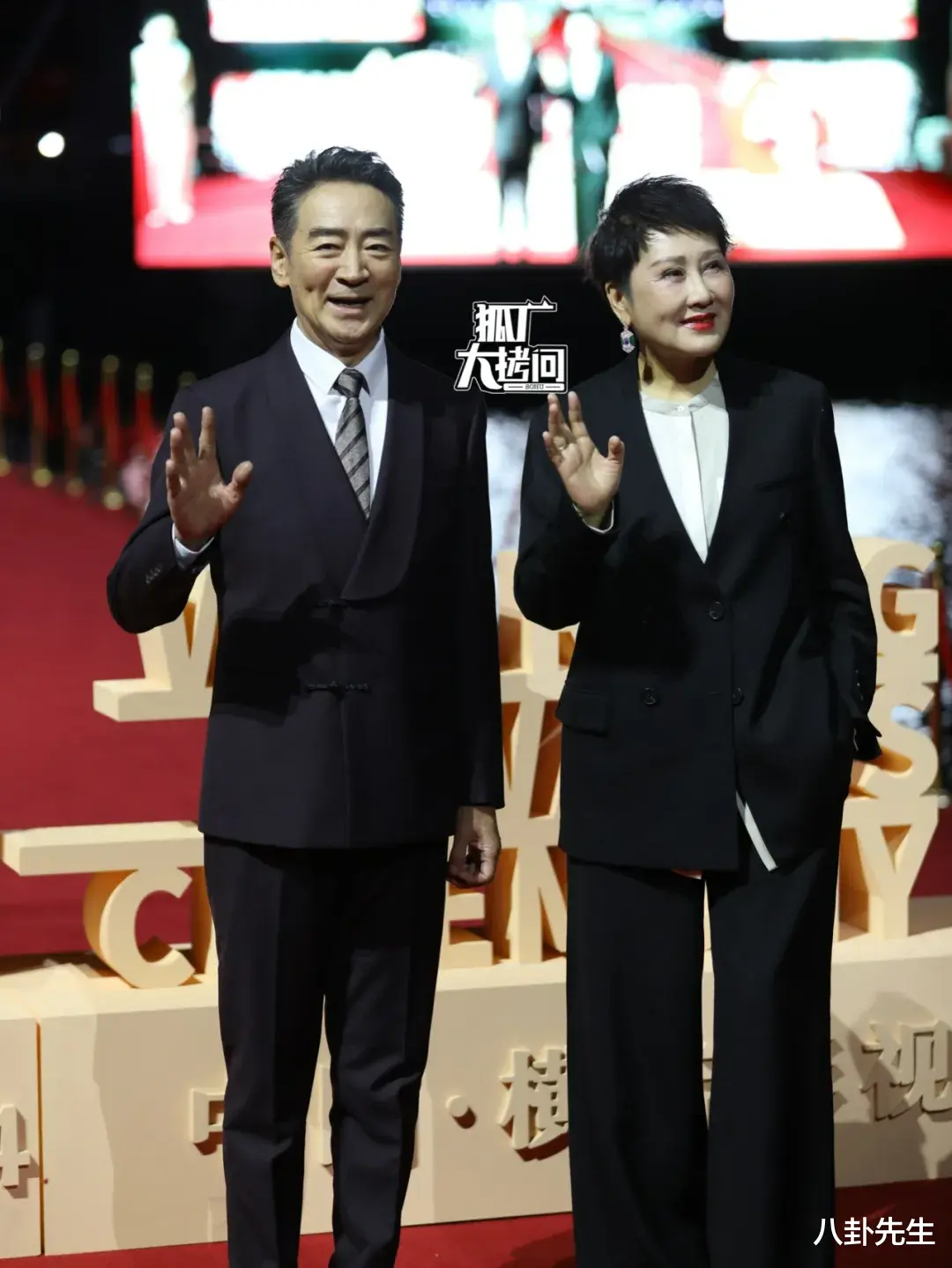 横店文荣奖红毯:女明星无惧寒风着装清凉,男明星造型平平无奇