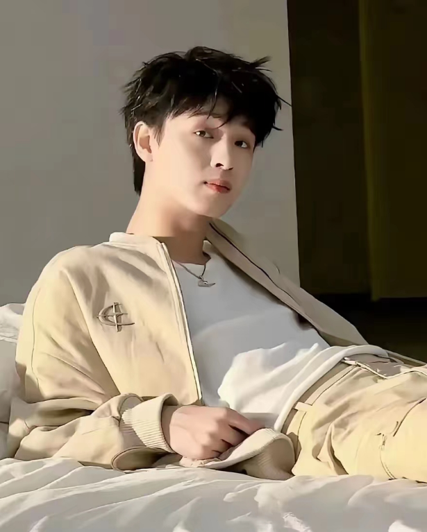 德云社秦霄贤事件省流版，豪车豪宅借的文案抄的，劈腿是真的