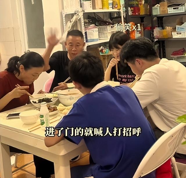 孙海洋|孙卓发胖原因找到了？父亲节孙海洋家开吐槽大会，氛围真叫人羡慕