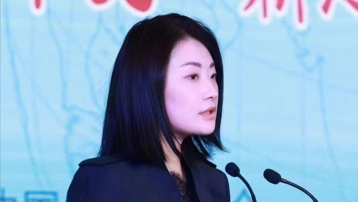 宗馥莉上海罕见公开露面：送别父亲后首次出席活动，人很瘦弱变得更美