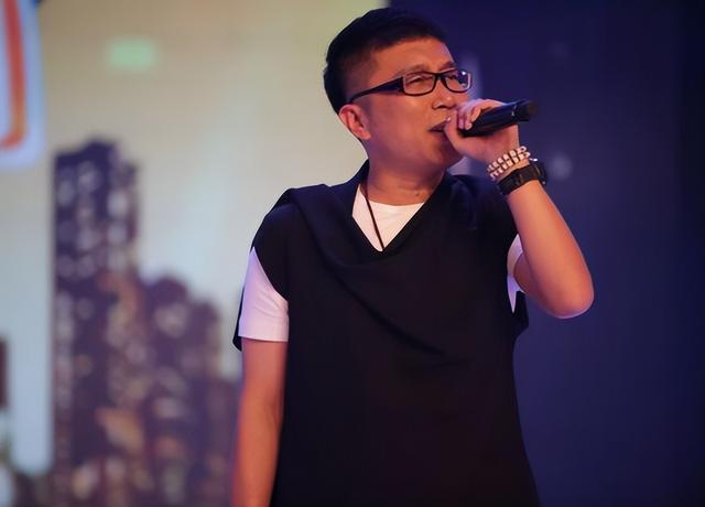 庞龙|庞龙：凭一首歌赚2亿，上4次春晚后忽然“落寞”，今怎样了？