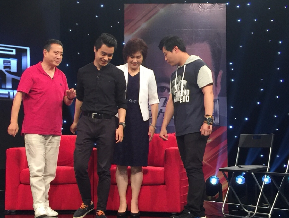 他是国家一级演员,娶恩师女儿为妻,生下双胞胎儿子成他最大骄傲