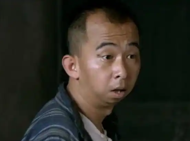 驴脸、龅牙、小眼睛，明明长得难看却红透半边天，这几位明星凭啥