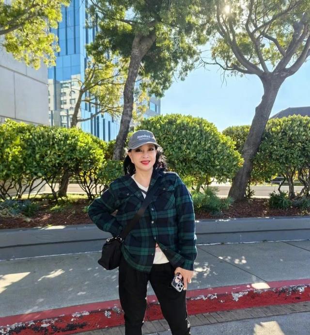 《一路繁花》让人看出人间冷暖，刘晓庆官宣退出的几个原因？