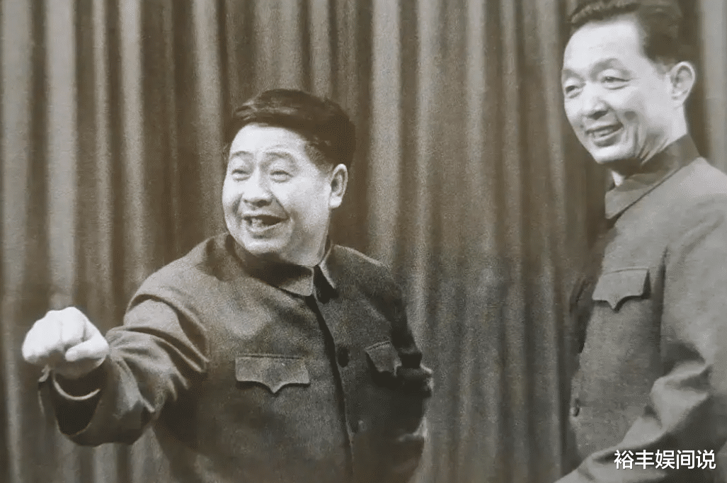 冯巩携徒弟祭拜恩师马季!贾玲缺席遭质疑,不扫墓前尘被讽走过程