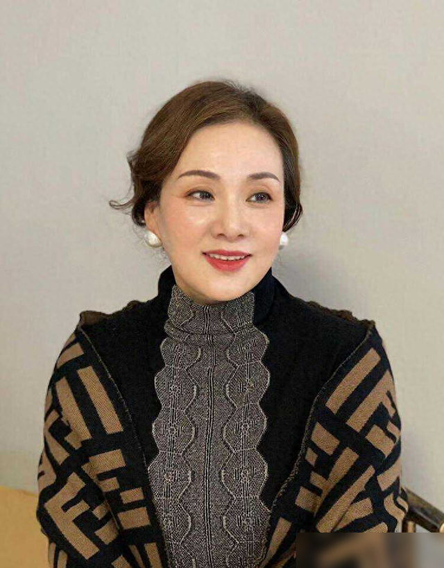 “大妈感”强的女人，穿衣都有这几个特征，看看你是不是？