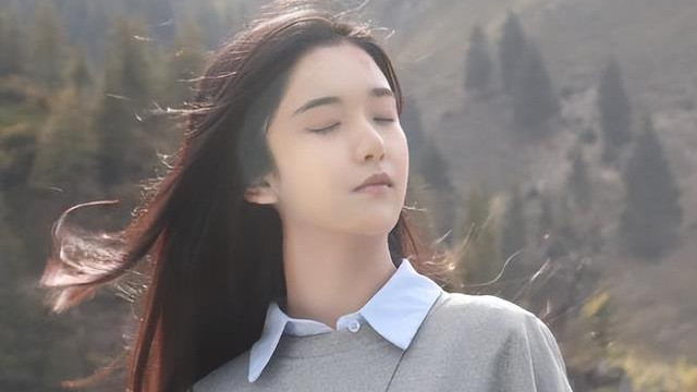 女明星阚琳娜出面指控“郑总”：被他反锁在房间，12岁遭到他侵犯