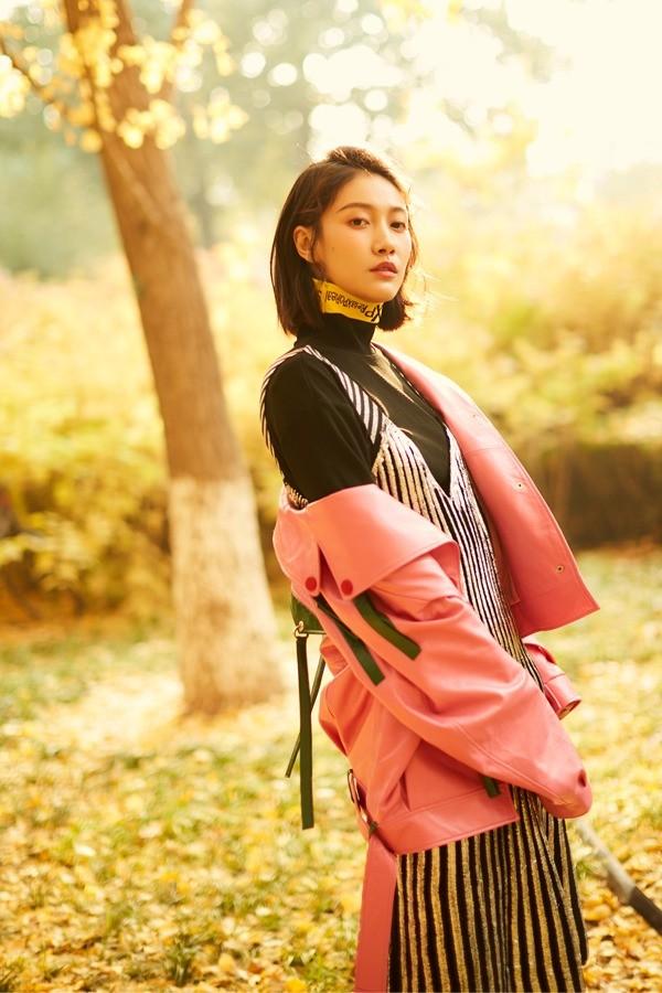 父亲是老戏骨，她长相平平却资源不断，被冯小刚称其低估的星二代