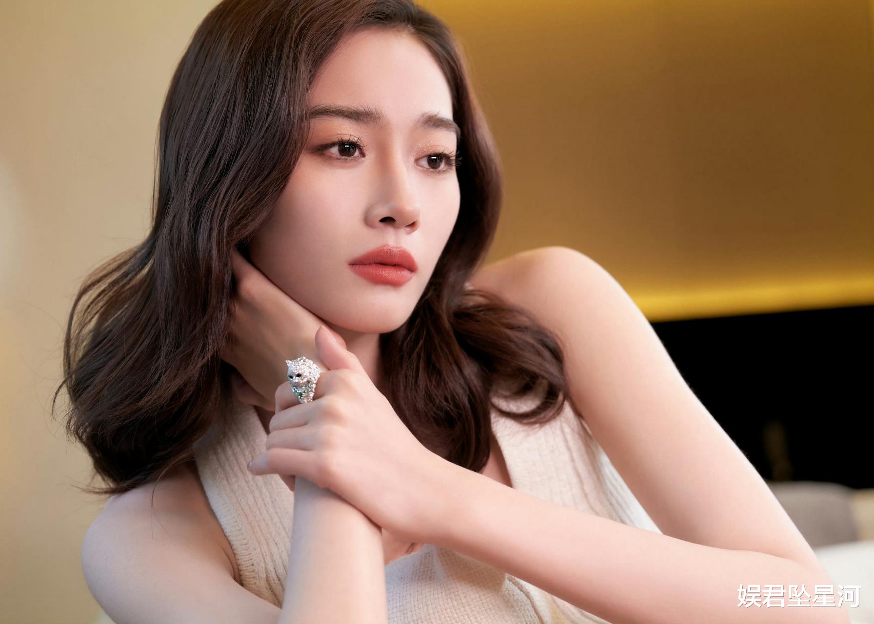 《大奉打更人》她女生男相，男装帅女装美，身高170高挑又英气