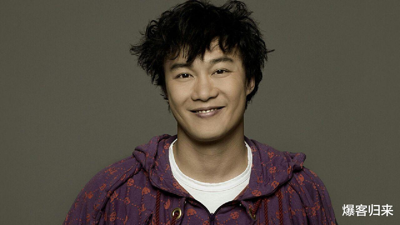 陈奕迅小店和路人拼桌吃粉,低调随和展现亲民一面