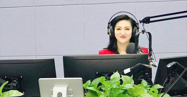 她被称为最美主持人,但突然5分钟内全身瘫痪,如今44岁无人敢娶