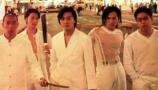 一脸褶子还打打杀杀，陈小春新片跌破底线，卖情怀成古惑仔养老院