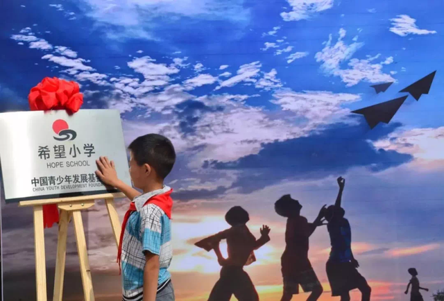 三星W24：萬元高端旗艦，堅持16年之久，它到底有什么魅力？