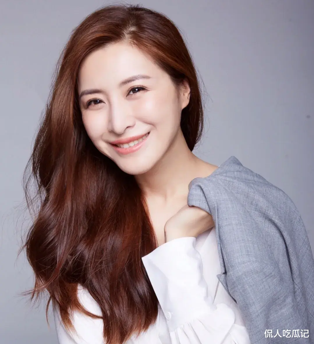 《庆余年2》于洋：与演员王雅捷相爱20年并育有一子，54岁越老越帅是宠妻狂魔