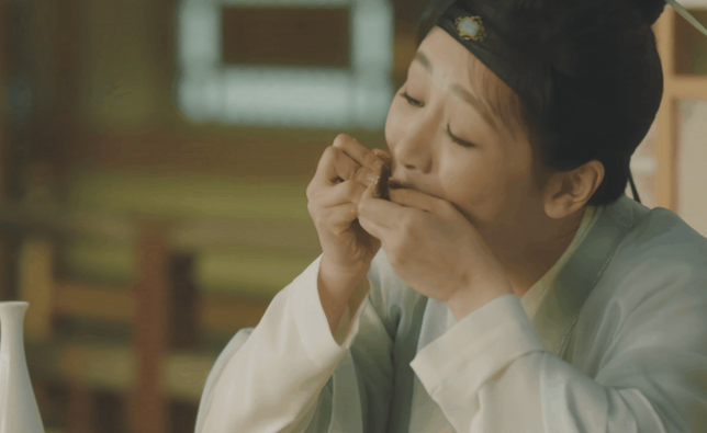 吃得越狠演技越稳!《与凤行》赵丽颖“吃红烧肉”,扯下了多少演员的遮羞布