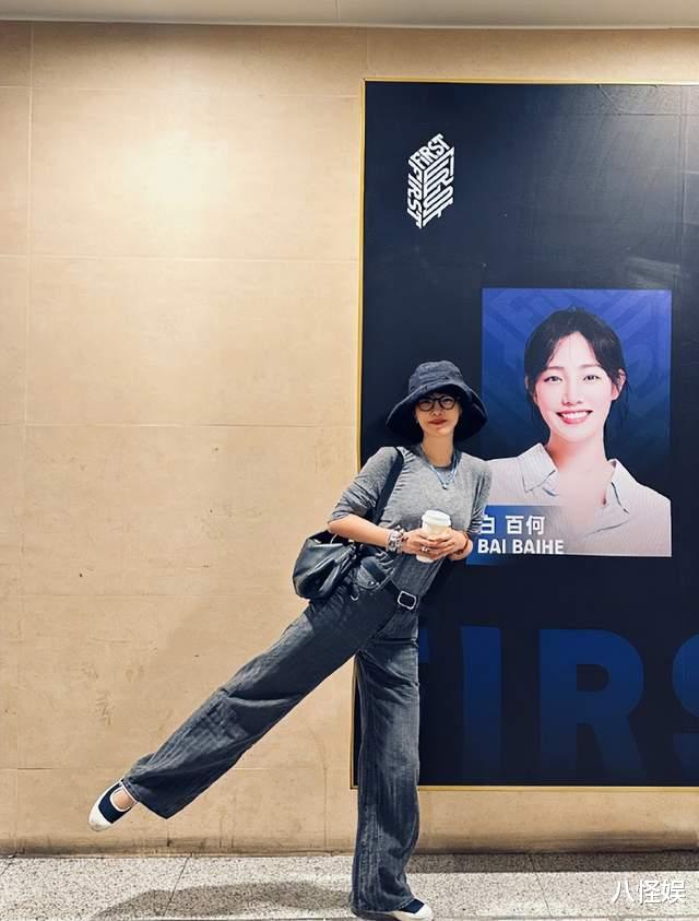 白百何自信晒素颜照，40岁皮肤好的连毛孔都没有，耳朵上纹身抢镜