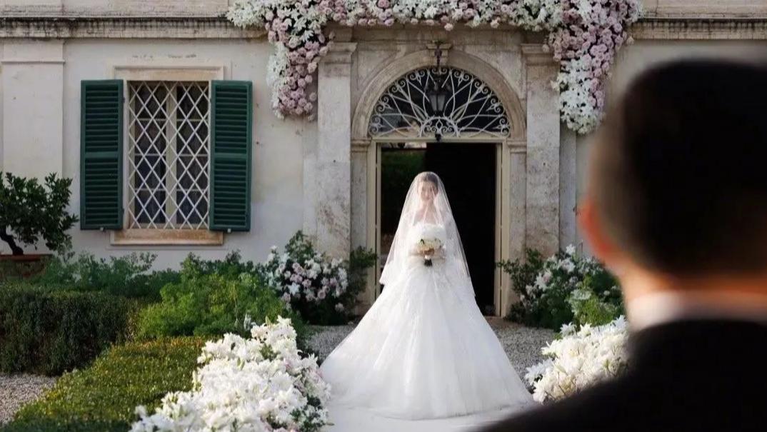 官宣结婚！她真的是天生豪门命吗？