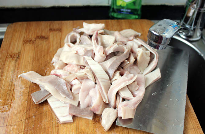 “春季一碗汤,夜里睡得香”,平常多喝这汤,养心安神,别不懂吃