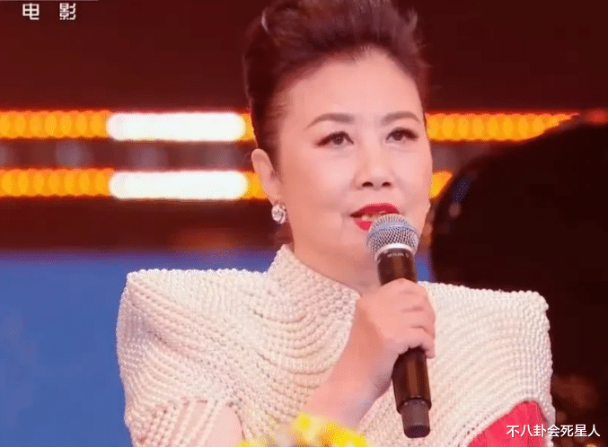 大湾区这一夜,77岁还不退休的汪明荃,暴露了港圈的“尴尬”