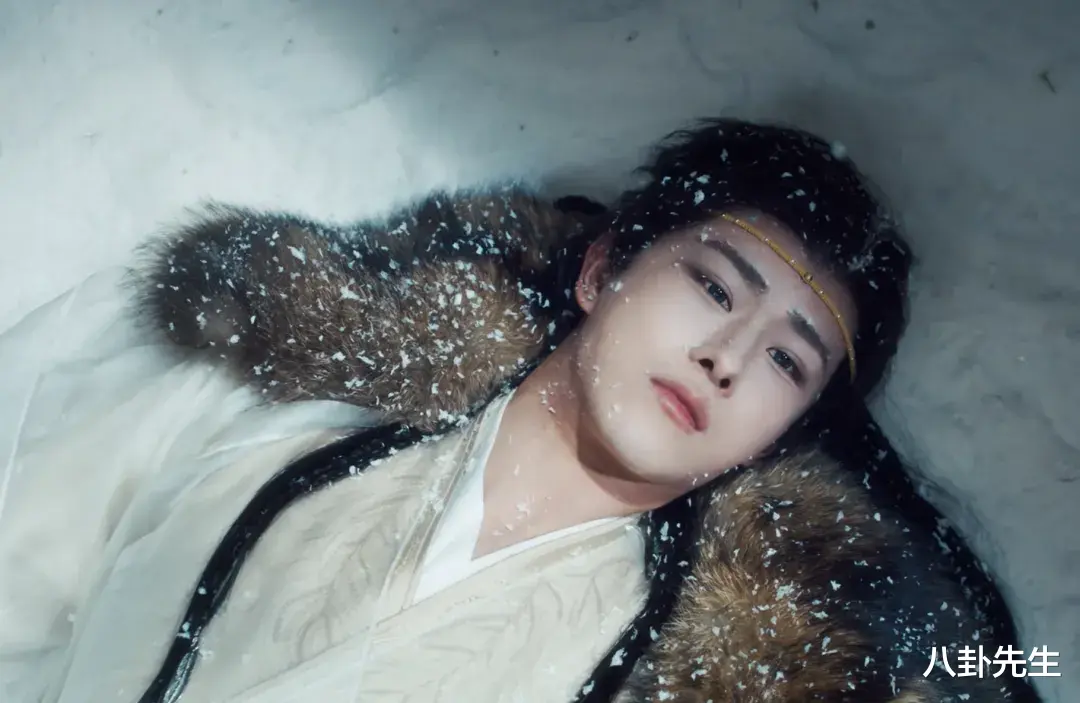 郭敬明新作《大梦归离》开播，陈都灵程潇颜值过关，男二号妆太浓