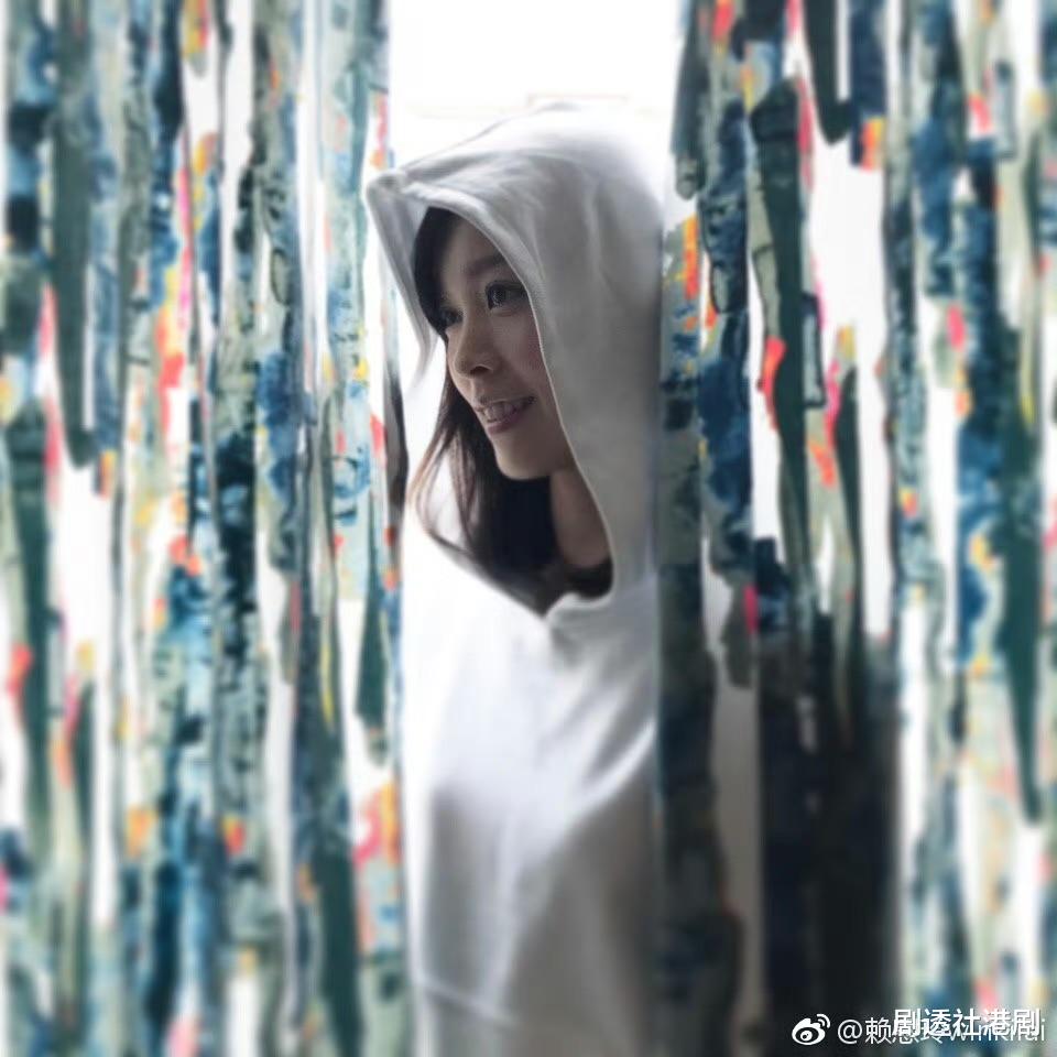 恭喜！TVB实力女星即将生二胎，与好友开派对揭晓孩子性别