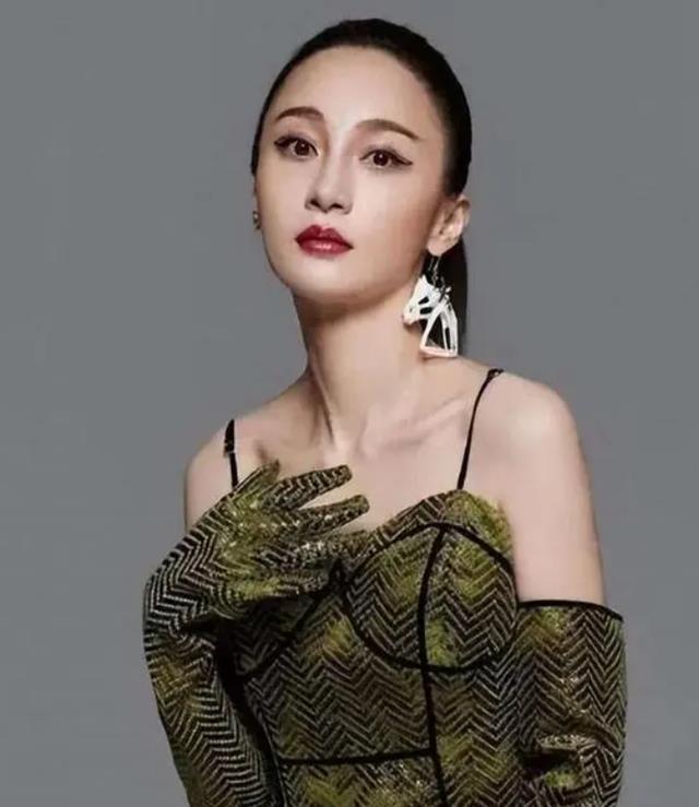 一手好牌打的稀烂！马伊琍抛弃文章后，最惨的却是远赴国外的姚笛