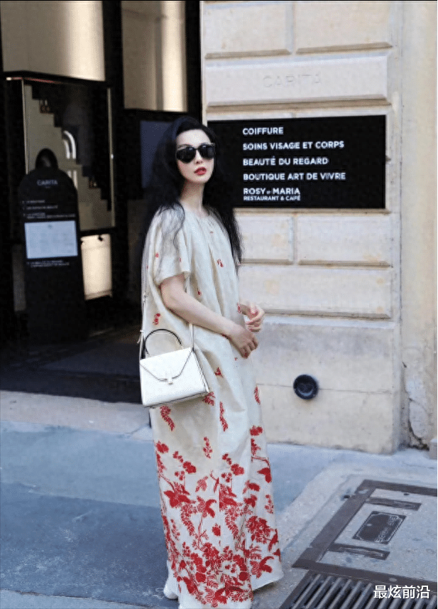 43岁范冰冰线下被偶遇，穿西装又美又飒，本人比照片上还要美