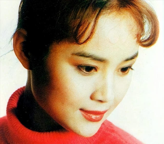 茹萍:一嫁大18岁丑男,34岁带娃嫁给二婚影帝,重组家庭也幸福