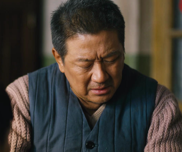 才播2集,全国收视率第一,终于有让我熬夜狂追的央视年代剧了!