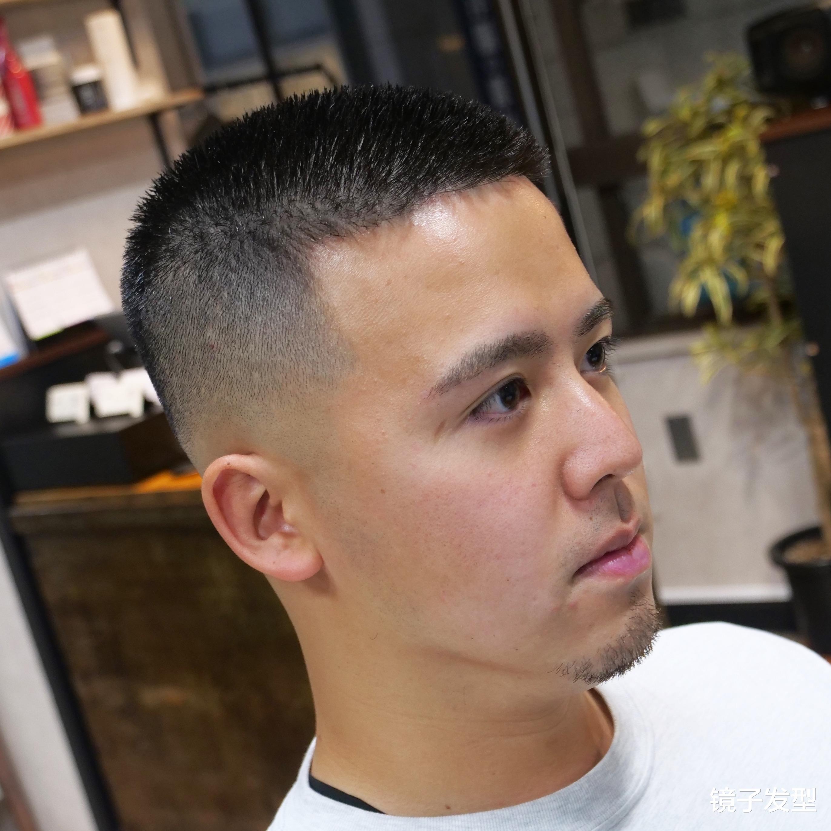 两侧铲短男发：帅气、利落与百变的新风尚