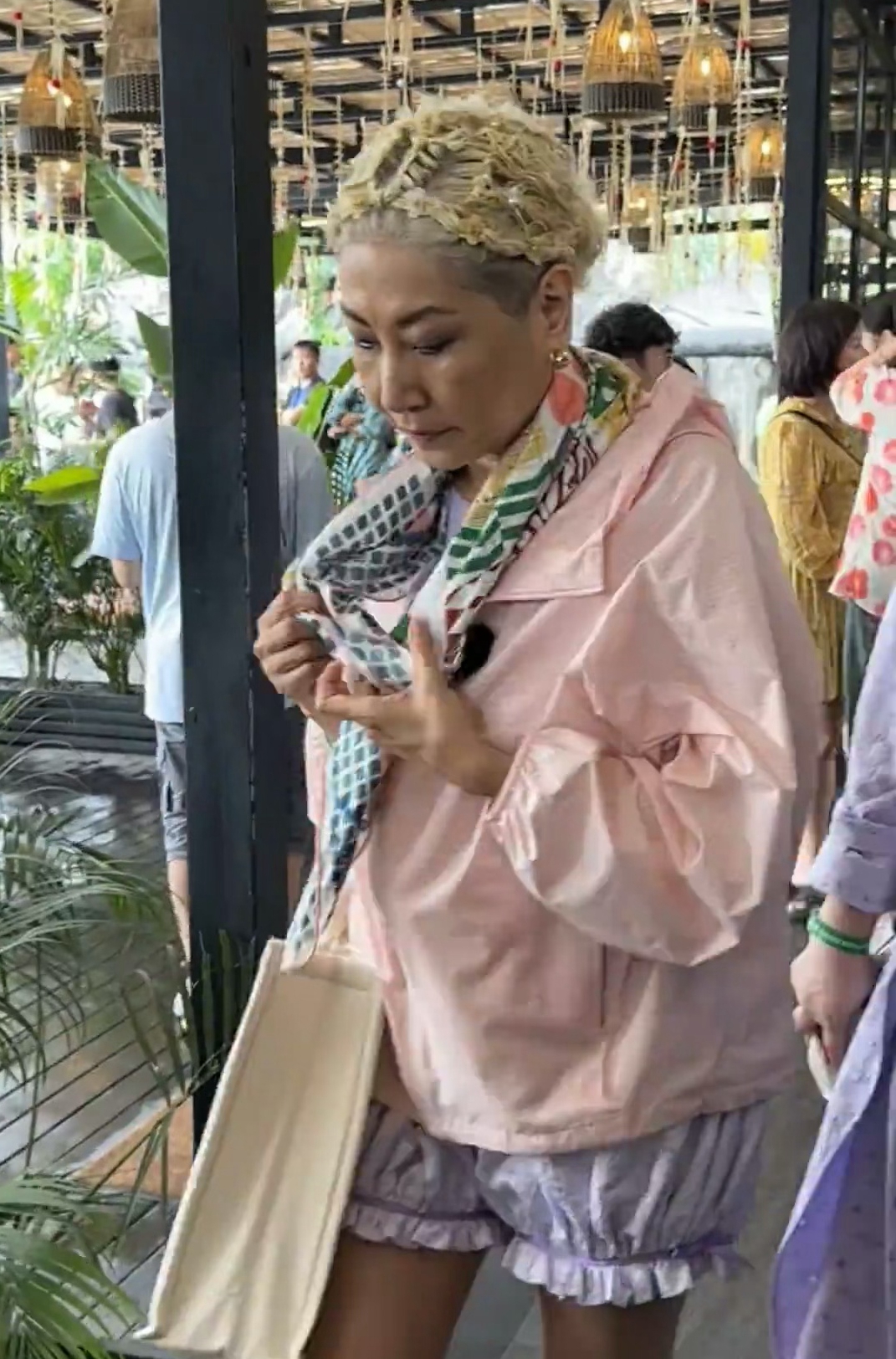 刘晓庆前男友直播内容全记录,厚着脸皮为8年“奶孙恋”追讨504万赔偿