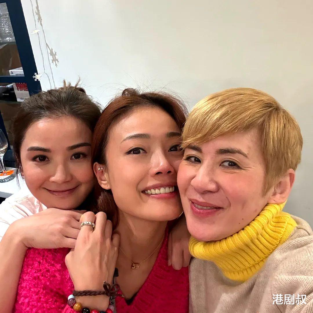 容祖儿、蔡卓妍、吴君如三人合照:忘开美颜了