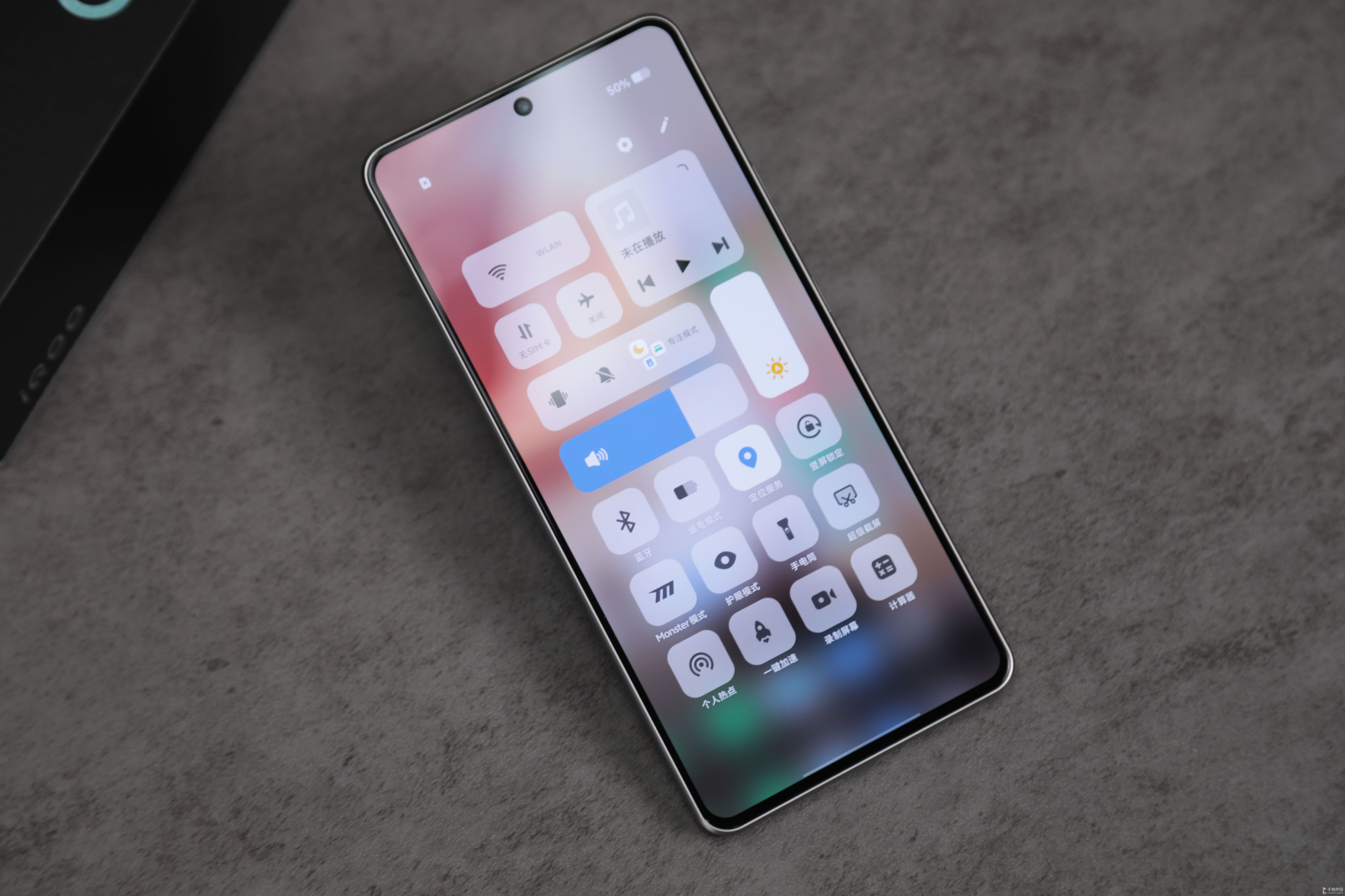 iQOO Z9 Turbo+图赏：月影钛 引领设计新质感