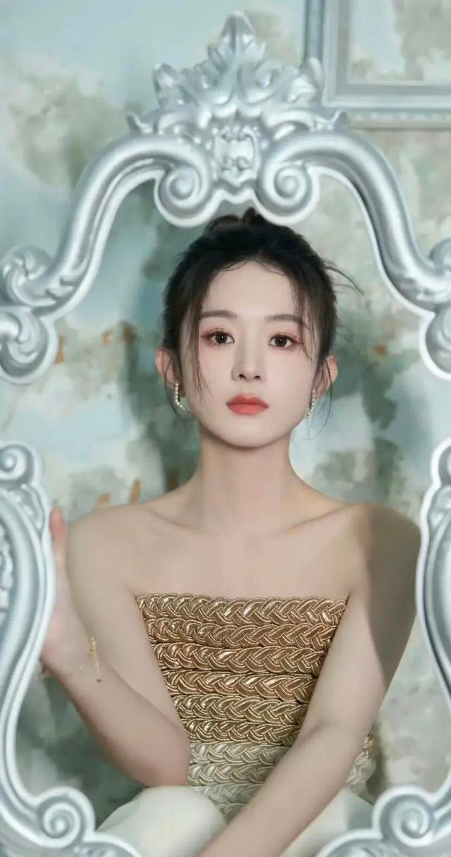 赵丽颖祝贺哪吒破百亿,短发姨味十足,粉丝直呼:还我清纯女神!