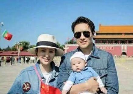 明星在天安门前的珍贵留影：黎明三四岁就很帅，张国荣意气风发