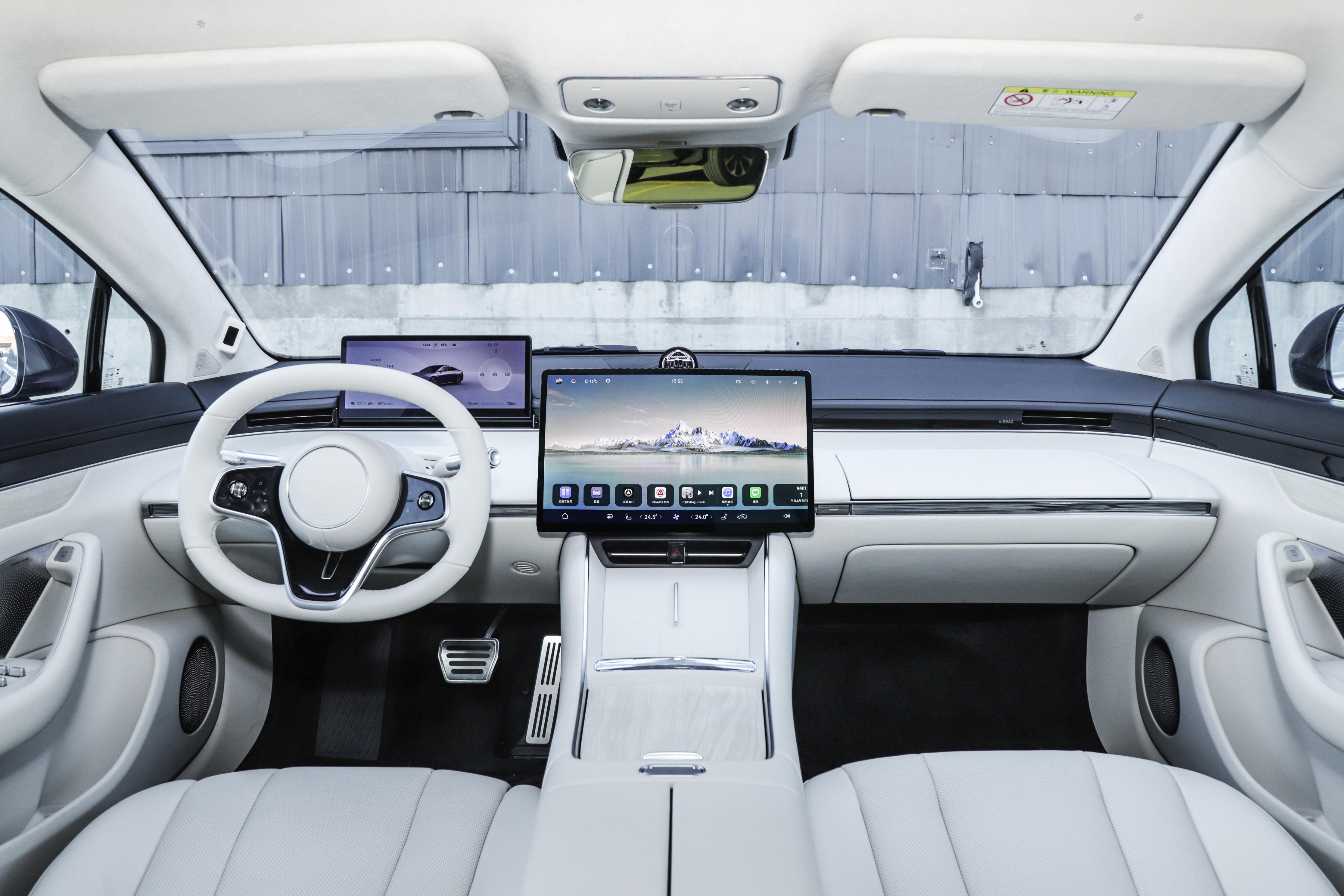 智界S7降价2万，标配800V平台，对比特斯拉Model 3，谁更值得买？