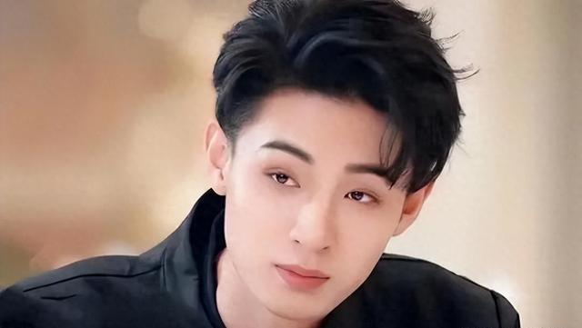 想不到10月刚开始，秦霄贤人设崩塌事件，就给娱乐圈男星敲了警钟