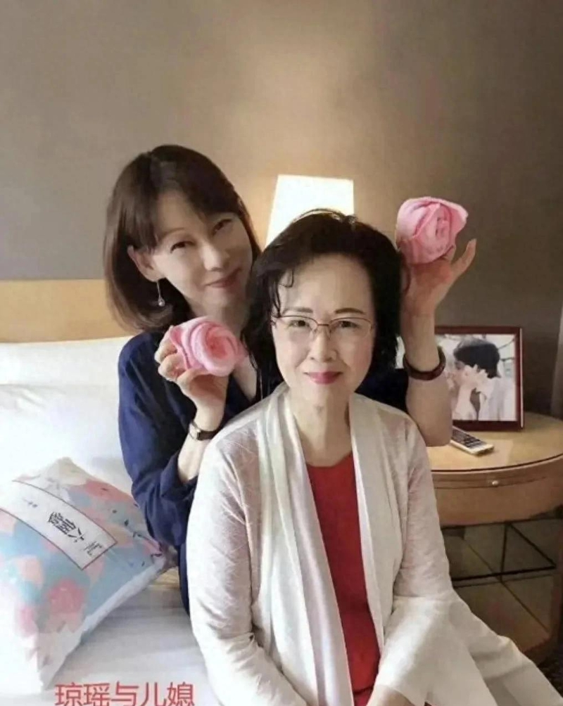 内娱新爆料?琼瑶 赵丽颖 古巨基 刘嘉玲 唐艺昕 肖战 杨紫 刘诗诗 董子健