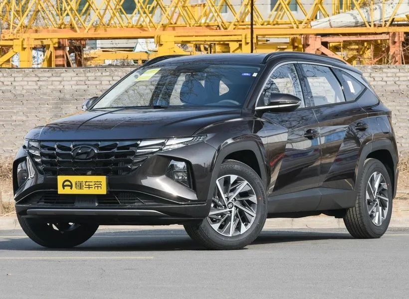 荣放、CR-V太贵？15万多买近4.8米SUV，全系7.9秒加速油耗4.3L