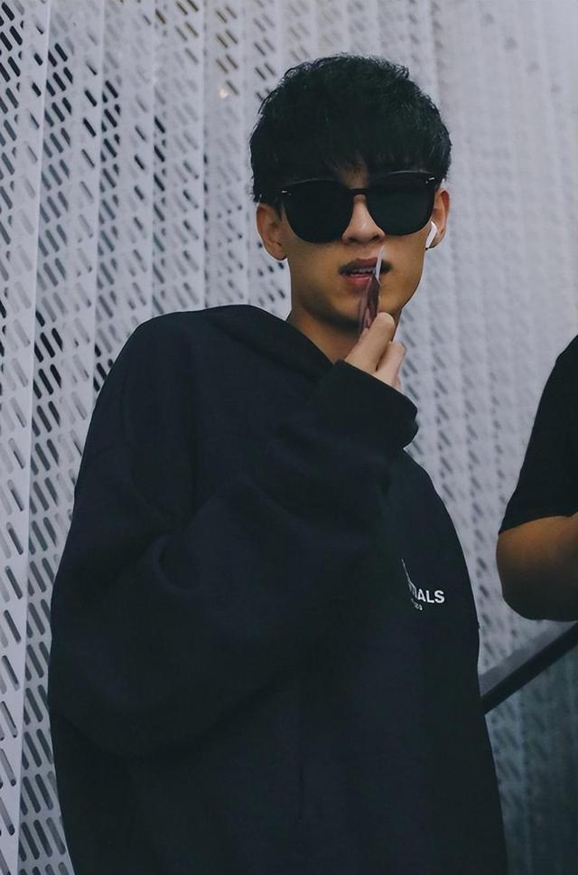 秦霄贤问陈若琳:每年化妆品花多少钱,陈若琳说出价格后,笑翻全场