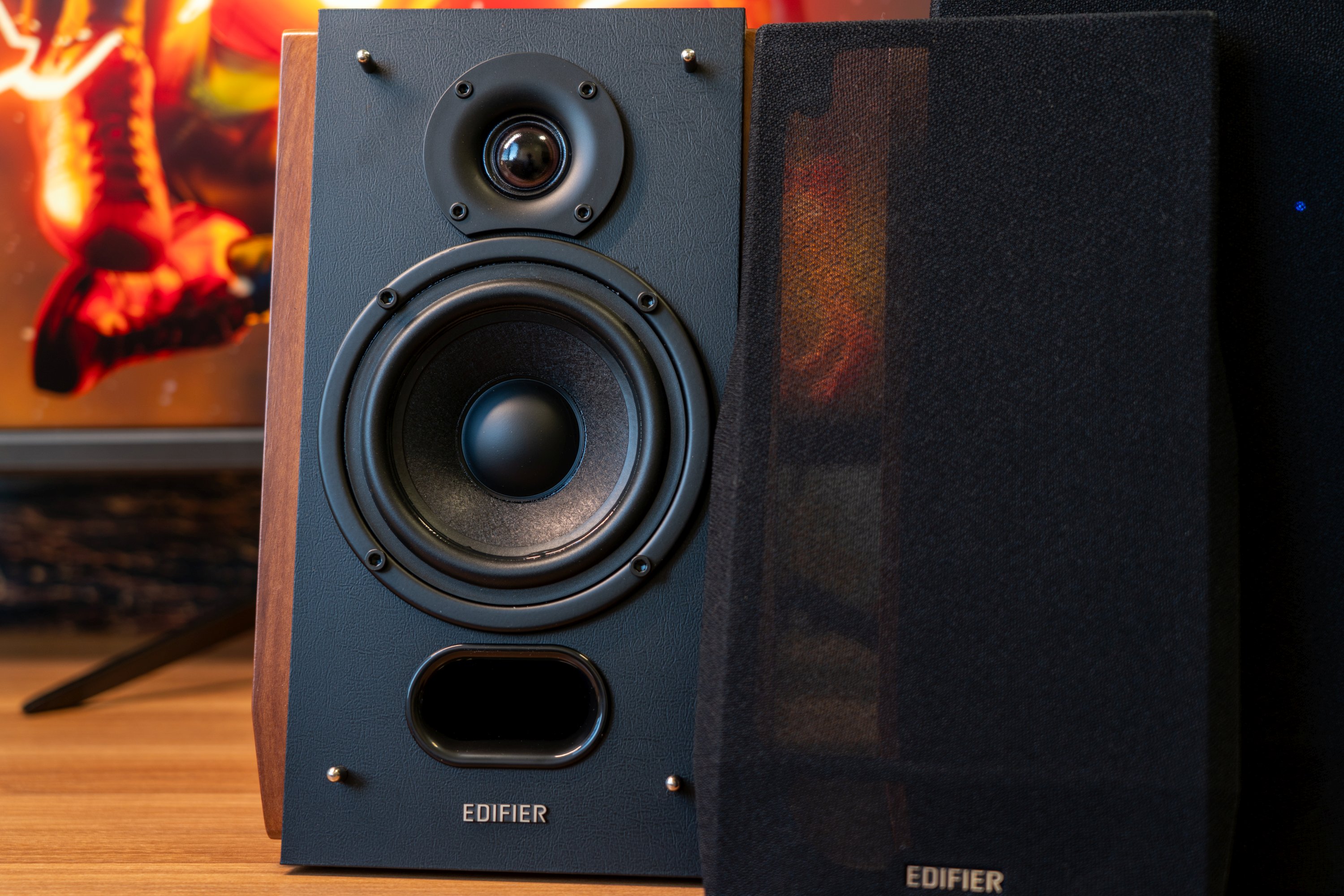 比MR4还厉害?500内的桌面音箱王者!漫步者R1700BT+自购评测