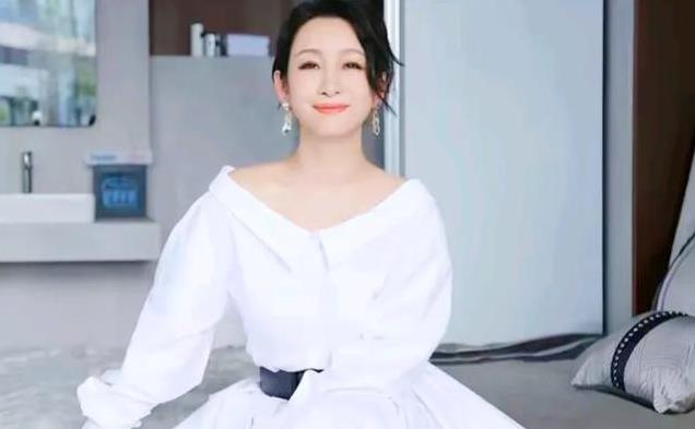 演员秦海璐：每月给丧子丧夫的婆婆生活费，以后我就是您亲女儿