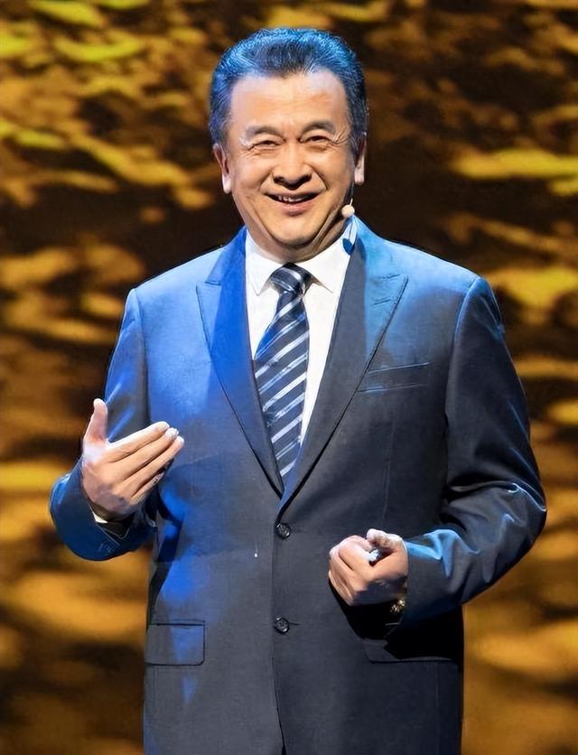 上午被免职下午被带走?连登24年春晚的黄宏,为何落得如此下场?