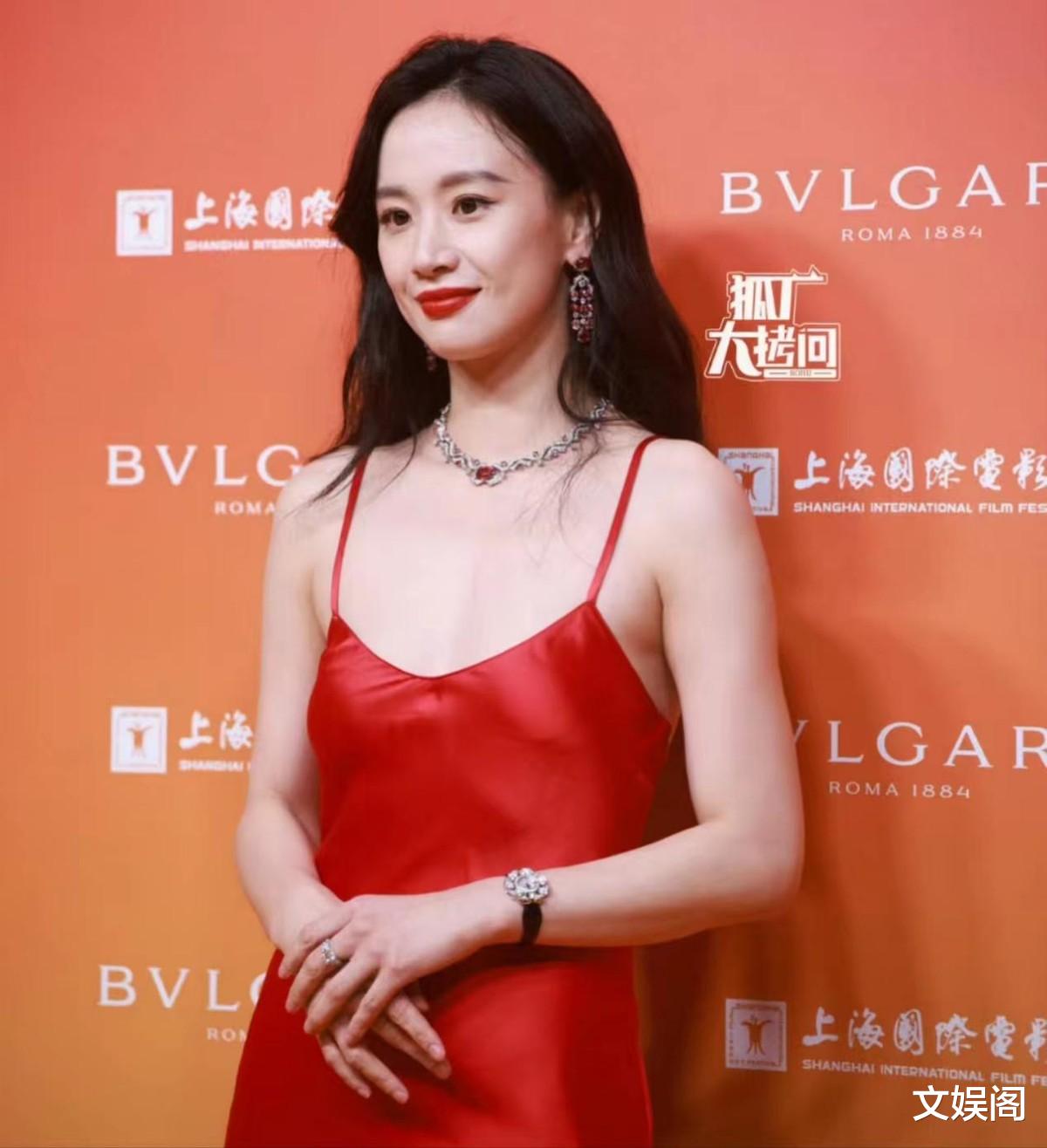 戏里美翻全场，戏外土味穿搭，李梦用一个女配角色成功翻红！