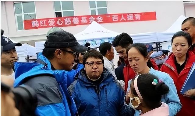 “骗”了我们多年,韩红的父亲竟是韩德江!难怪都不敢得罪她