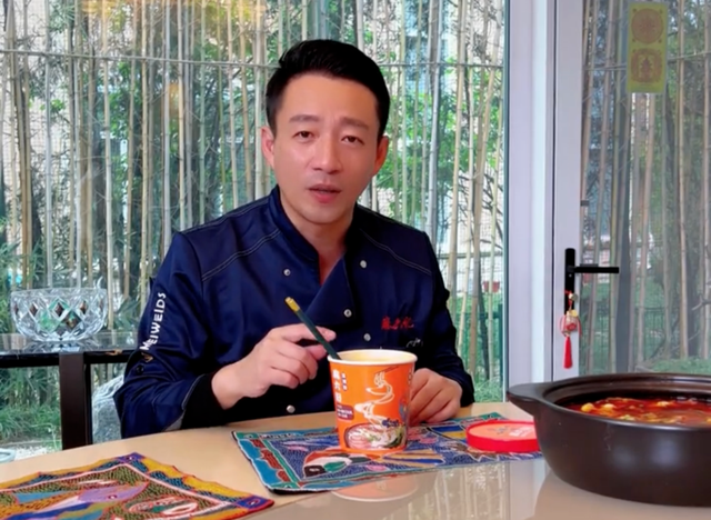 汪小菲的麻六记“苍蝇事件”,大S一方可能搬起石头砸了自己的脚