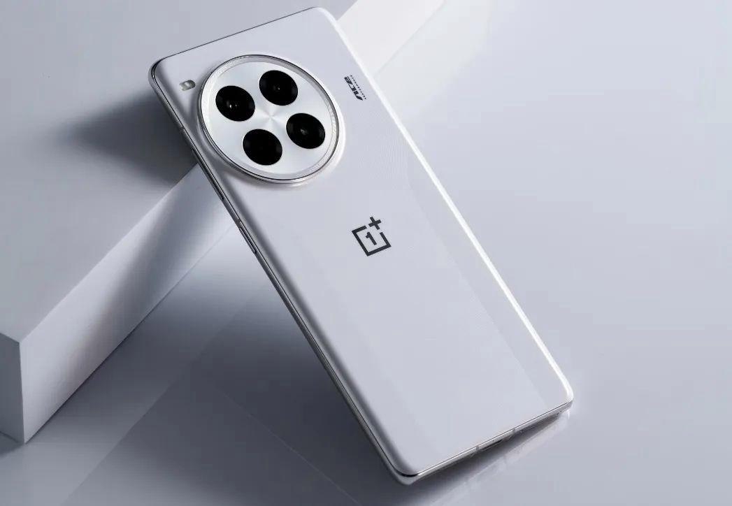 一加终于放下身段,0916马达+骁龙8Gen3,中端旗舰降到了2599元!