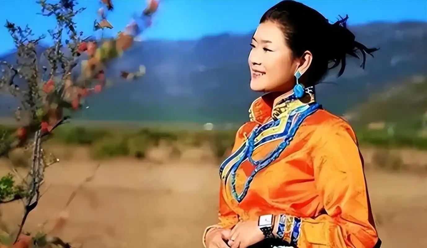 她霸占西海情歌后穿金戴银,逼刀郎对簿公堂42次,9年时间只赔7万