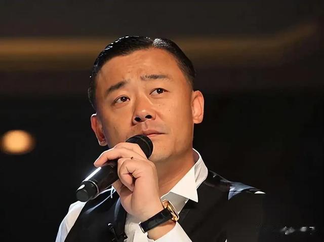 主持人周立波：三婚二离，娶了胡洁后，现在的报应全都来了